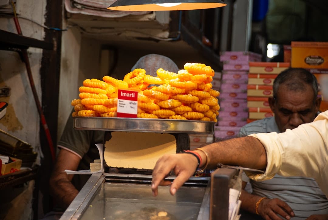 Babulal and Madhur Jalpan offers mouth-watering jalebi. (Unsplash) Babulal and Madhur Jalpan offers mouth-watering jalebi. (Unsplash)