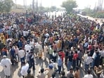 Protestors block the Mathura Agra-Delhi highway after a cow vigilante dies under suspicious circumstances. (HT)