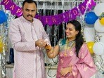 భార్య దివ్యతో ఎస్సై చంద్రశేఖర్ (ఫైల్ ఫొటో)