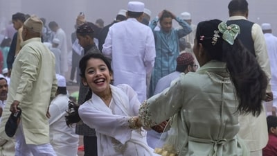 Children play after offering prayers during a foggy morning at Jama Masjid on the occasion of Eid, in the old quarters of Delhi, (Raj K Raj/HT Photo) Children play after offering prayers during a foggy morning at Jama Masjid on the occasion of Eid, in the old quarters of Delhi, (Raj K Raj/HT Photo)