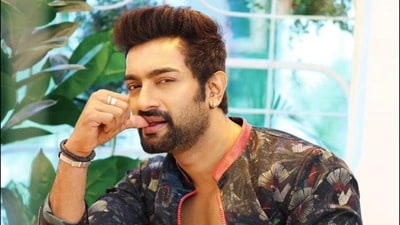 সিনেমা নিয়ে বিতর্ককে পাশে রেখে এবার বড় সিদ্ধান্ত জীতুর