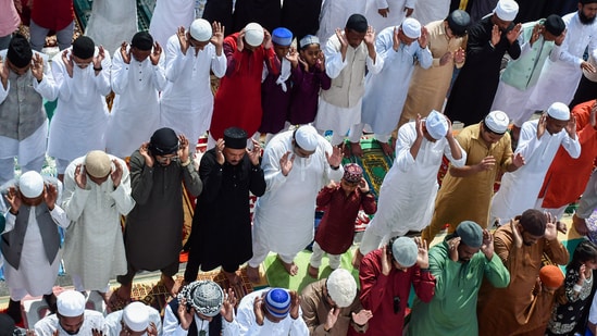 Muslim devotees offer prayers on the occasion of Eid in Ranchi on Saturday.&nbsp;(ANI)