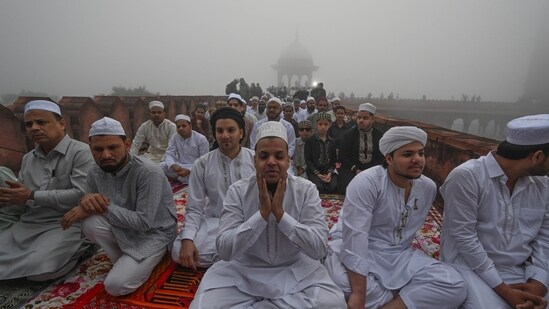 Muslims gather to offer prayers during a foggy morning at Jama Masjid in Delhi on Saturday.&nbsp;(Raj K Raj/HT Photo)