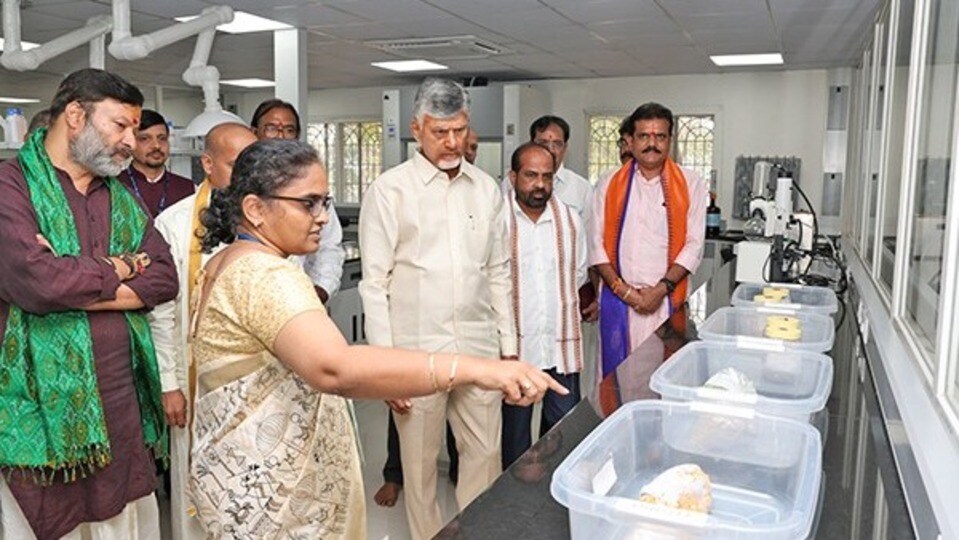<p>దేశంలోని ఏ పుణ్యక్షేత్రంలోనూ లేని విధంగా ఏర్పాటు చేసిన ఈ ల్యాబ్‌ను ప్రారంభించారు. ఎఫ్ఎస్ఎస్ఏఐ (FSSAI) తో కుదిరిన ఒప్పందం మేరకు ఈ ప్రాజెక్టు పట్టాలెక్కింది. </p>