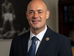 Greg Landsman 