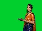 వాస్తు ప్రకారం ఇంటి నుంచి బయటకు వెళ్ళేటప్పుడు వీటిని చూస్తే శుభ ఫలితాలు కలుగుతాయి