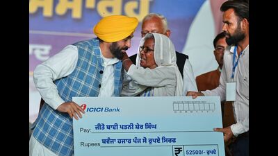 Chief minister Bhagwant Mann on Sunday announced an infrastructure push in Fazilka district with the construction of 300 km of new roads and repair of another 350 km in Jalalabad. (HT Photo) Chief minister Bhagwant Mann on Sunday announced an infrastructure push in Fazilka district with the construction of 300 km of new roads and repair of another 350 km in Jalalabad. (HT Photo)