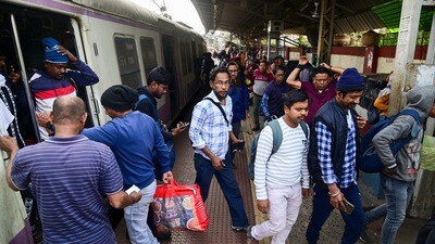 শিয়ালদা শাখায় সবথেকে ‘নোংরা’ স্টেশন সন্তোষপুর এবং বাঘাযতীন - সাম্প্রতিক অভিযানে এমনই তথ্য উঠে এল। (ছবিটি প্রতীকী, সৌজন্যে পিটিআই) শিয়ালদা শাখায় সবথেকে ‘নোংরা’ স্টেশন সন্তোষপুর এবং বাঘাযতীন - সাম্প্রতিক অভিযানে এমনই তথ্য উঠে এল। (ছবিটি প্রতীকী, সৌজন্যে পিটিআই)