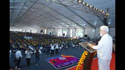 The event was attended by mayor Manjusha Nagpure, MLA Hemant Rasane, and SCERT director Hemant Vasekar, along with other dignitaries. (HT) The event was attended by mayor Manjusha Nagpure, MLA Hemant Rasane, and SCERT director Hemant Vasekar, along with other dignitaries. (HT)