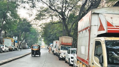 The road from Lokhandwala to Pathanwadi in Malad has little traffic and no speed breakers. Local residents claim bikers with modified silencers race on the stretch at off hours. The road from Lokhandwala to Pathanwadi in Malad has little traffic and no speed breakers. Local residents claim bikers with modified silencers race on the stretch at off hours.