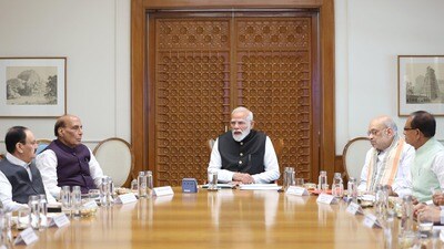 హార్ముజ్పై ట్రంప్ హెచ్చరికలు.. దేశంలో ఇంధన లభ్యతపై ప్రధాన మంత్రి మోదీ సమీక్ష (HT Photo) హార్ముజ్పై ట్రంప్ హెచ్చరికలు.. దేశంలో ఇంధన లభ్యతపై ప్రధాన మంత్రి మోదీ సమీక్ష (HT Photo)