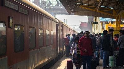 মেল বা এক্সপ্রেস ট্রেন থেকে বন্দে ভারত এক্সপ্রেস - কোচ অ্যাটেন্ডেন্ট হওয়ার যোগ্যতা পরিবর্তন করল রেলওয়ে বোর্ড। (ছবিটি প্রতীকী) মেল বা এক্সপ্রেস ট্রেন থেকে বন্দে ভারত এক্সপ্রেস - কোচ অ্যাটেন্ডেন্ট হওয়ার যোগ্যতা পরিবর্তন করল রেলওয়ে বোর্ড। (ছবিটি প্রতীকী)