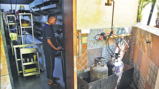 Thane, India - March -16, 2026:Against the backdrop of the IranÐIsrael war, a shortage of commercial LPG gas is being felt across the country. Hotel owners in Thane are now facing a serious financial crisis due to the situation. For the past four to five days, the supply of commercial gas cylinders has been completely stopped. As a result, many hotels have been forced to shut down their kitchens, and such scenes are currently being seen Manpada in Thane,in Thane ,in Mumbai, India, on, Monday, March -16, 2026. ( Praful Gangurde / HT Photo)