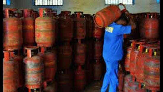 To avoid disruption, the government will still prioritise LPG supply for essential services during the transition. (For Representation)