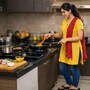 వాస్తు శాస్త్రం: వంటగదిలో పొరపాటున కూడా 3 తప్పులు చేయకండి