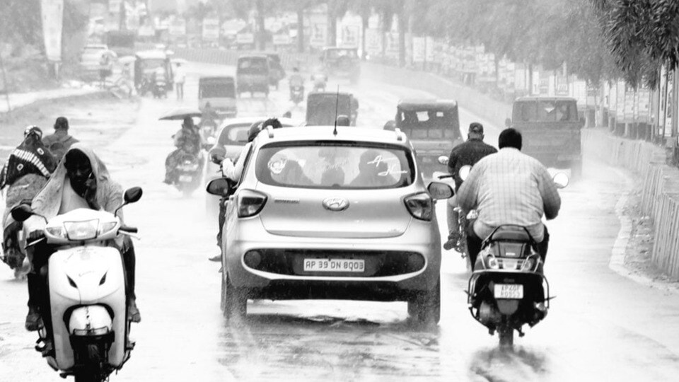 <p>హైదరాబాద్ వాతావరణ కేంద్రం రిపోర్ట్ ప్రకారం… మార్చి 24వ తేదీన తెలంగాణ రాష్ట్రంలో తేలికపాటి నుండి ఒక మోస్తరు వర్షాలు అక్కడక్కడ కురిసే అవకాశం ఉంది.</p>(image source @APSDMA)