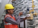 HCG, IGL coordinate with civic bodies to ease approvals. Around 25,000 new connections planned if bottlenecks like RoW and costs are resolved. (HT Archive)