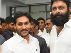 వైఎస్ జగన్ తో కొడాలి నాని(ఫైల్ ఫొటో)