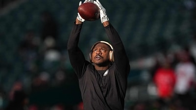 A.J. Brown #11 of the Philadelphia Eagles warms up prior to a game the NFC Wild Card Playoff game against the San Francisco 49ers (Getty Images via AFP)