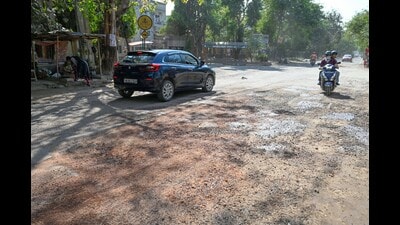 Commuters report accidents on pothole-ridden road. Repeated patchwork fails; MCG says revamp and recarpeting planned before monsoon. (Parveen Kumar/HT) Commuters report accidents on pothole-ridden road. Repeated patchwork fails; MCG says revamp and recarpeting planned before monsoon. (Parveen Kumar/HT)