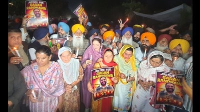 Family members of Punjab State Warehousing Corporation (PSWC) district manager hold candles during a candle march in Amritsar on Monday. (Sameer Sehgal/HT) Family members of Punjab State Warehousing Corporation (PSWC) district manager hold candles during a candle march in Amritsar on Monday. (Sameer Sehgal/HT)