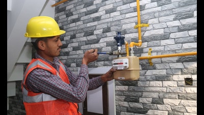 HCG, IGL coordinate with civic bodies to ease approvals. Around 25,000 new connections planned if bottlenecks like RoW and costs are resolved. (HT Archive) HCG, IGL coordinate with civic bodies to ease approvals. Around 25,000 new connections planned if bottlenecks like RoW and costs are resolved. (HT Archive)