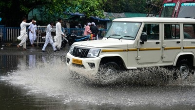 সপ্তাহান্তে পশ্চিমবঙ্গের বিভিন্ন জেলায় ঝড়-বৃষ্টির দাপট বাড়বে। (ছবি সৌজন্যে এপি) সপ্তাহান্তে পশ্চিমবঙ্গের বিভিন্ন জেলায় ঝড়-বৃষ্টির দাপট বাড়বে। (ছবি সৌজন্যে এপি)