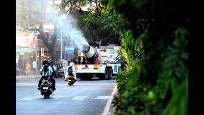 Navi Mumbai, India - December 10, 2025: NMMC uses an anti smog gun truck as a preventive measure to tackle Air Pollution at Vashi, in Navi Mumbai, India, on Sunday, November 12, 2023. (Photo by Bachchan Kumar/ Hindustan Times) (HT PHOTO) Navi Mumbai, India - December 10, 2025: NMMC uses an anti smog gun truck as a preventive measure to tackle Air Pollution at Vashi, in Navi Mumbai, India, on Sunday, November 12, 2023. (Photo by Bachchan Kumar/ Hindustan Times) (HT PHOTO)