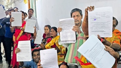 আজ সন্ধ্যায় নির্বাচন কমিশন প্রথম সাপ্লিমেন্টারি লিস্ট বা দ্বিতীয় দফার ভোটার তালিকা প্রকাশ করবে। (ছবিটি প্রতীকী, সৌজন্যে পিটিআই) আজ সন্ধ্যায় নির্বাচন কমিশন প্রথম সাপ্লিমেন্টারি লিস্ট বা দ্বিতীয় দফার ভোটার তালিকা প্রকাশ করবে। (ছবিটি প্রতীকী, সৌজন্যে পিটিআই)