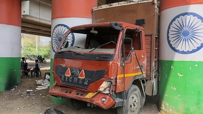 Driver fled after hitting multiple victims, was caught later; police probe brake failure claim, seek transport dept inspection of truck. (HT Photo) Driver fled after hitting multiple victims, was caught later; police probe brake failure claim, seek transport dept inspection of truck. (HT Photo)