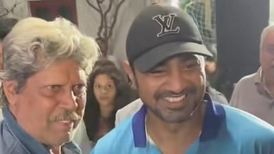 কলকাতায় বিশ্বজয়ী অধিনায়ক কপিল দেব, দেখা করতে এলেন স্বয়ং দেব