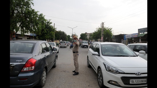 Advisory covers routes to Najafgarh, Dwarka, CRPF Camp and railway station; diversions include DSD College Chowk and Prakashpuri Chowk links. (HT Archive)