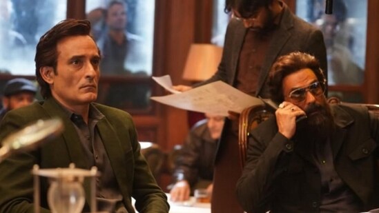 Akshaye Khanna and Arjun Rampal in Dhurandhar's red screen scene