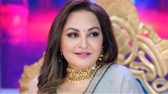 విమర్శించడం చాలా సులభం, కానీ.. ఆ ట్రోలింగ్పై సీనియర్ హీరోయిన్ జయప్రద కౌంటర్!
