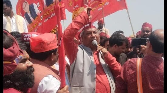 UP minister Sanjay Nishad staging a sit-in at Shringverpur in Prayagraj on March 23. (HT photo)