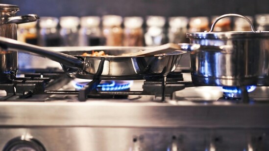 Choose the right size of burner or pick the right vessel to save LPG. (Pexel)