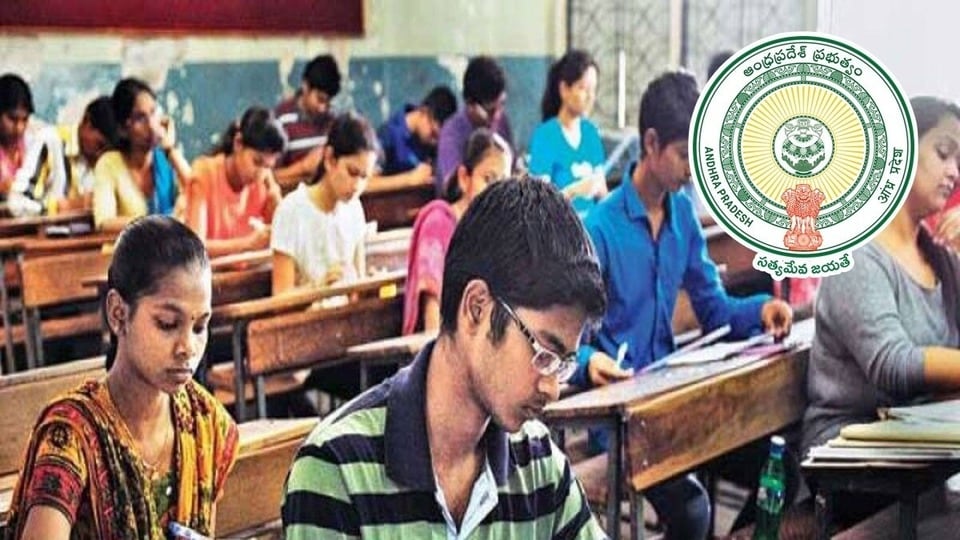 <p>ఏపీ ఇంటర్ ఫలితాలను ఏప్రిల్ రెండో వారంలో విడుదల చేసే అవకాశం ఉంది. అది కూడా 10వ తేదీలోపే రిలీజ్ చేేసేందుకు కసరత్తు చేస్తున్నట్లు తెలుస్తోంది. స్పాట్ పూర్తి కాగానే… సాంకేతిక అంశాలను పరిశీలిస్తారు. అంతా ఒకే అయిన తర్వాత… ప్రభుత్వానికి ప్రతిపాదనలు పంపుతారు. సర్కార్ గ్రీన్ సిగ్నల్ ఇస్తే…. అధికారికంగా ఓ తేదీని ప్రకటిస్తారు.</p>