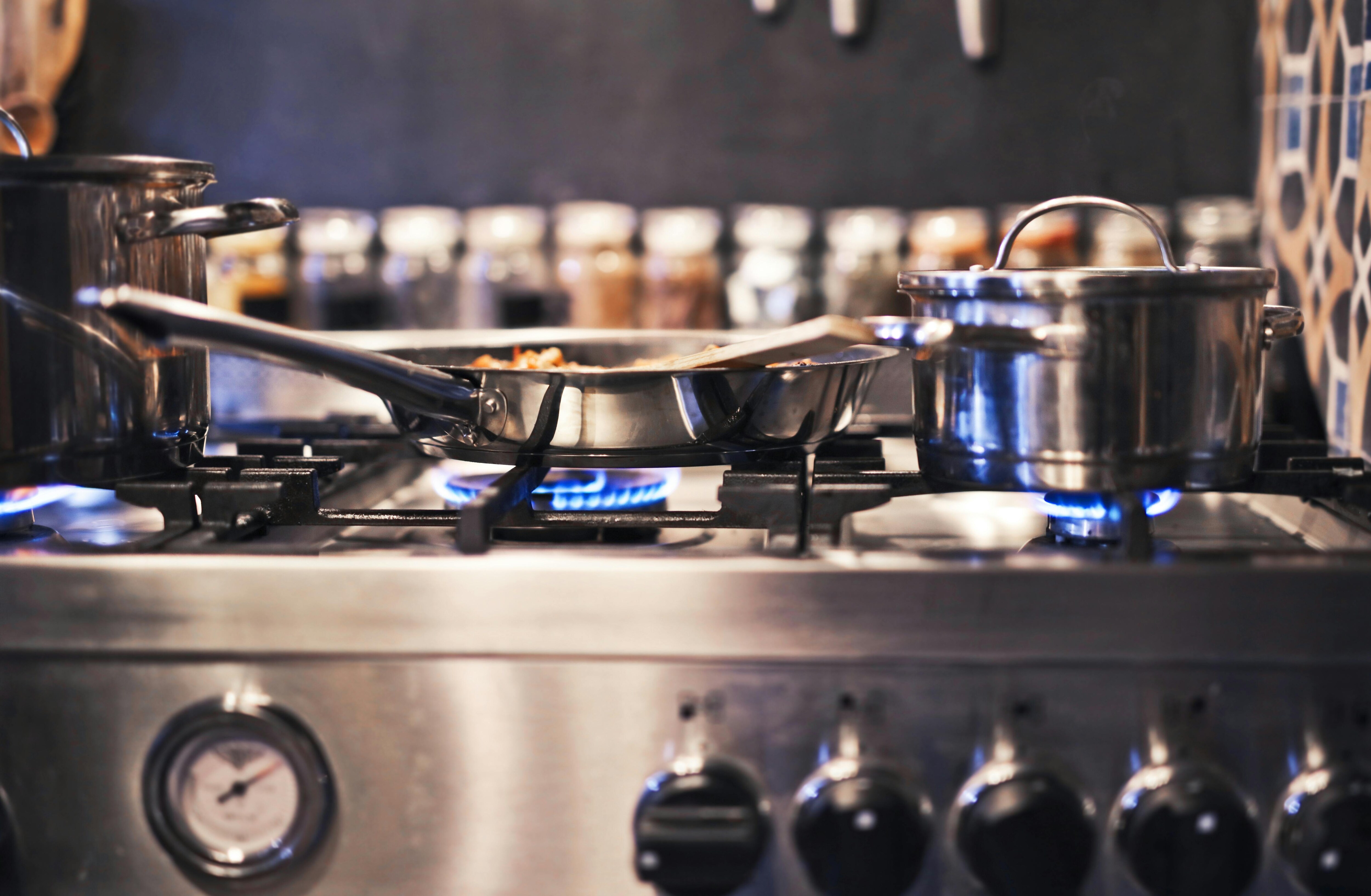 Do not place the gas stove in areas with strong wind flow. (Pexel) Do not place the gas stove in areas with strong wind flow. (Pexel)