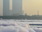 Toxic foam on the Yamuna. (Sunil Ghosh/HT Photo)