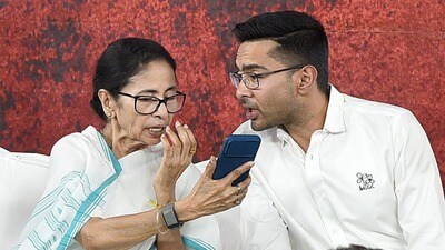 মমতা ও অভিষেক বন্দ্যোপাধ্যায়।