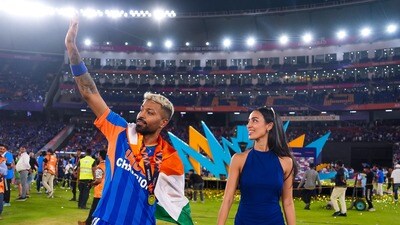 గర్ల్ఫ్రెండ్తో హార్దిక్ పాండ్యా.. (PTI) గర్ల్ఫ్రెండ్తో హార్దిక్ పాండ్యా.. (PTI)