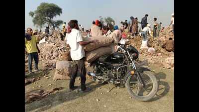 Local residents carrying potatoes dumped along with the cold store debris in Phaphamau Kachchar area on Tuesday. (ANIL KUMAR MAURYA/HT PHOTO) Local residents carrying potatoes dumped along with the cold store debris in Phaphamau Kachchar area on Tuesday. (ANIL KUMAR MAURYA/HT PHOTO)