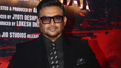 Madhavan: స్క్రీన్పై ఎక్కడా మీకు సిగరెట్ కనిపించదు.. సిక్కులంటే చాలా గౌరవం..: మాధవన్ వివరణ (PTI) Madhavan: స్క్రీన్పై ఎక్కడా మీకు సిగరెట్ కనిపించదు.. సిక్కులంటే చాలా గౌరవం..: మాధవన్ వివరణ (PTI)