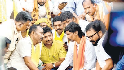 Mumbai, India – 24 Mar 2026: Maratha leader Manoj Jarange Pati at Azad Maidan to support on 9th day of hunger strike by Dhangar reservation agitator Deepak Borhade who fight for get reservation to e Dhangar community from the ST category, in Mumbai, India, on Tuesday, 24 Mar, 2026. (Photo by Bhushan Koyande/HT Photo) Mumbai, India – 24 Mar 2026: Maratha leader Manoj Jarange Pati at Azad Maidan to support on 9th day of hunger strike by Dhangar reservation agitator Deepak Borhade who fight for get reservation to e Dhangar community from the ST category, in Mumbai, India, on Tuesday, 24 Mar, 2026. (Photo by Bhushan Koyande/HT Photo)