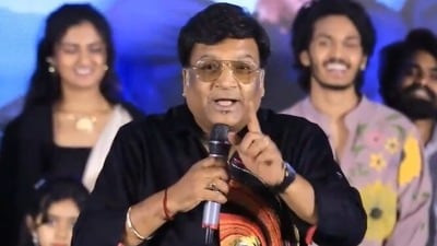 Kona Venkat: ఈ సినిమా మీకు నచ్చకపోతే నేను రాసిన ఏ సినిమా చూడొద్దు.. ఈ మాట అంటే చిరంజీవికి కోపం రావచ్చు: కోన వెంకట్ Kona Venkat: ఈ సినిమా మీకు నచ్చకపోతే నేను రాసిన ఏ సినిమా చూడొద్దు.. ఈ మాట అంటే చిరంజీవికి కోపం రావచ్చు: కోన వెంకట్