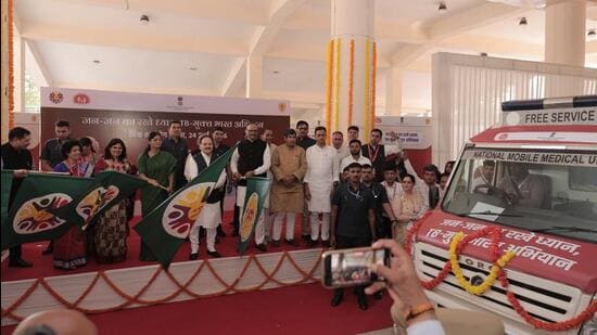 On the occasion, the minister also flagged off the “TB Mukt Bharat Abhiyan - 100-day campaign” and launched the TB Mukt Bharat App along with the TB Mukt Urban Ward Initiative aimed at strengthening early detection. (HT Photo)