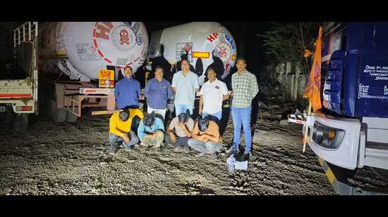 The raid, conducted on March 23 under Police Inspector Kiran Kumar Kabadi, followed a tip-off about illegal refilling from three HP gas tankers near Hotel Renuka Dahi Misal on the Pune–Ahilyanagar road. (HT)