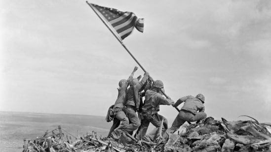 US Marines raise the flag on Iwo Jima, Japan, on February 23, 1945, in a shot captured by Joe Rosenthal, who won a Pulitzer for it. (Photo: US National Archives)