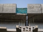 At Mulund, the 6 feet x 4 feet parapet segment was erected on the carriageway and secured in place with temporary fasteners on the night of February 13. The next day, however, the fasteners were “inadvertently” cut off by the welder even though the segment had not been stitched, the probe found (Hindustan Times) At Mulund, the 6 feet x 4 feet parapet segment was erected on the carriageway and secured in place with temporary fasteners on the night of February 13. The next day, however, the fasteners were “inadvertently” cut off by the welder even though the segment had not been stitched, the probe found (Hindustan Times)