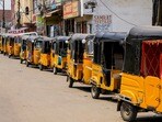 హైదరాబాద్ లో పెట్రోల్ బంక్ వద్ద బారులు తీరిన ఆటోలు(ఫైల్ ఫొటో)(PTI)